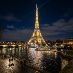 パリのエッフェル塔夜景